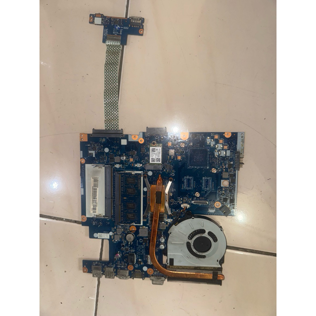 mainbord Lenovo G40-45 AMD A8-6410 normal garansi hidup