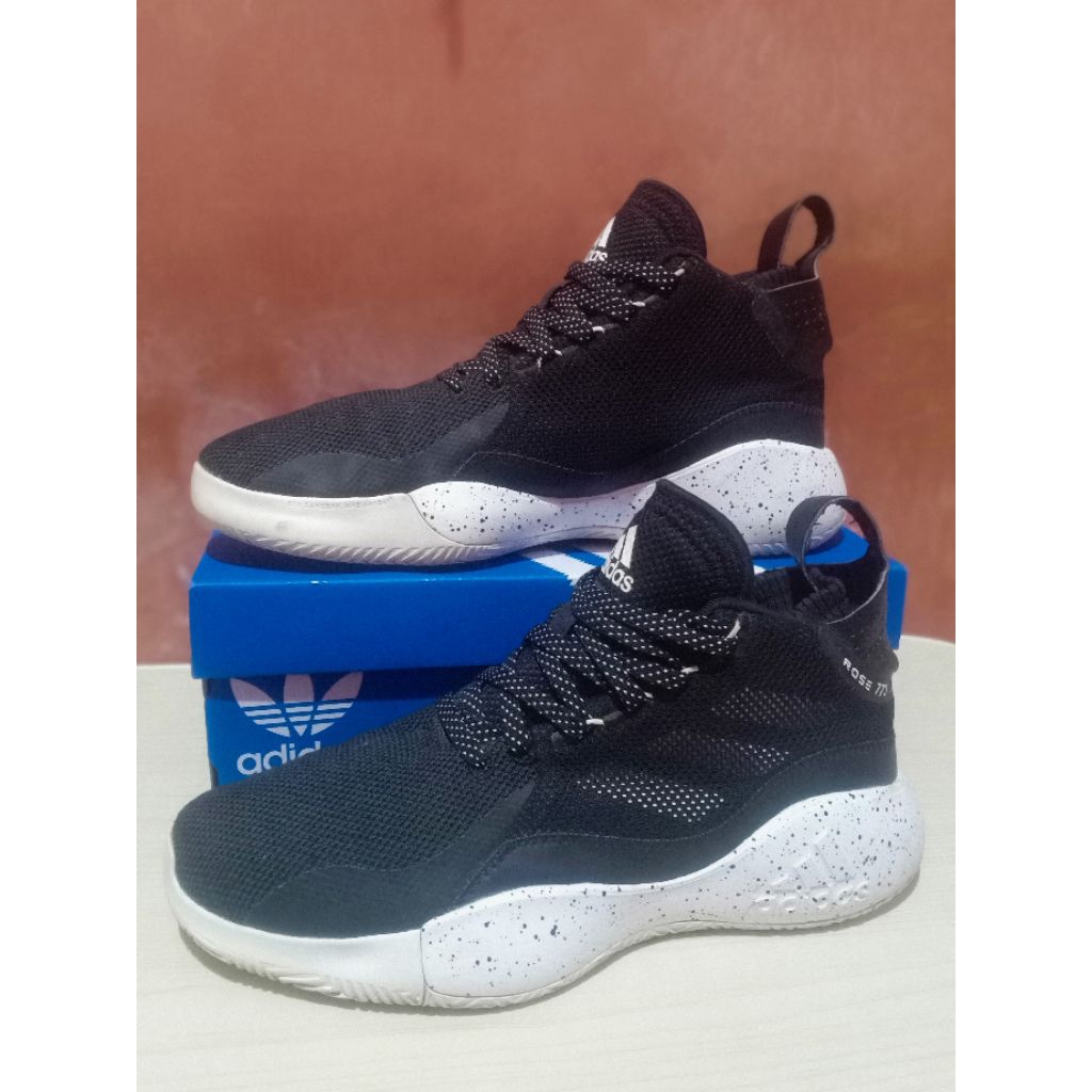 sepatu basket second size 43,5