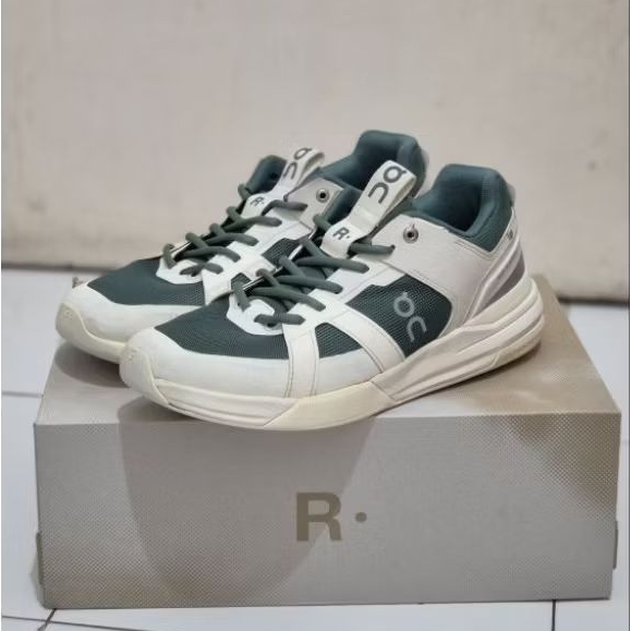 sepatu tennis / sepatu padel on cloud on the roger club house limited edition oyster tennis club sec