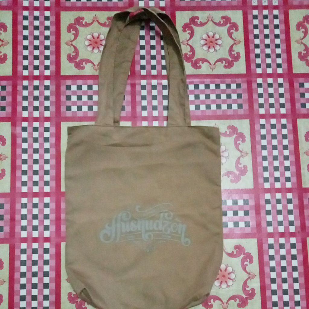 (READY) TOTE BAG berkarakter by SAFA WALI BAROKAH