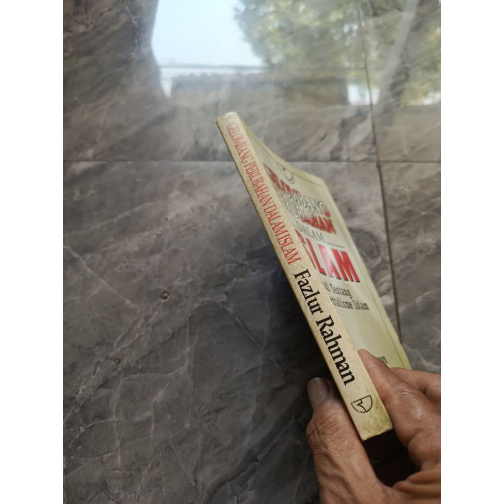 GELOMBANG PERUBAHAN DALAM ISLAM-Studi Tentang Fundamentalisme Islam-Fazlur Rahman-Di GB2 Kode A1