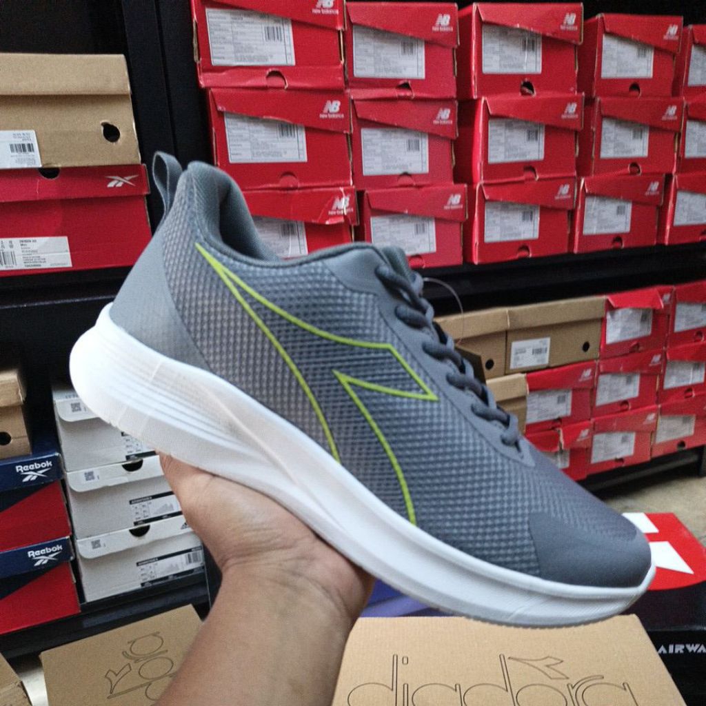 Sepatu Olahraga Running pria Diadora Nakajima Dark Grey Original