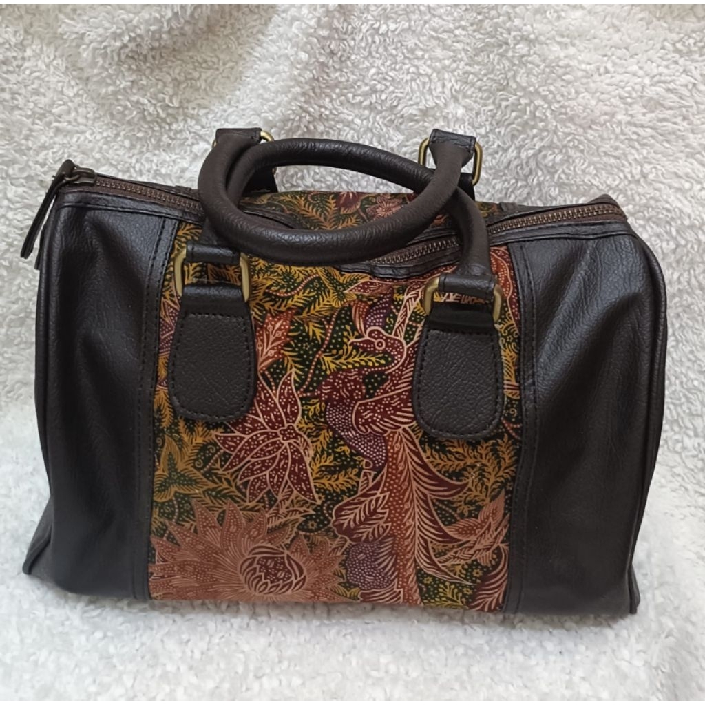 Tas Kulit oriflame limited editions model batik.
