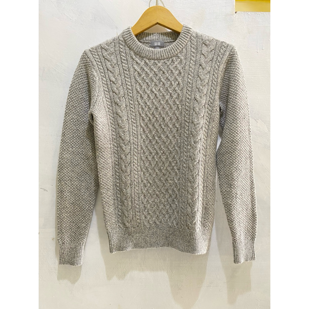Knit kepang uniqlo warna abu muda size S