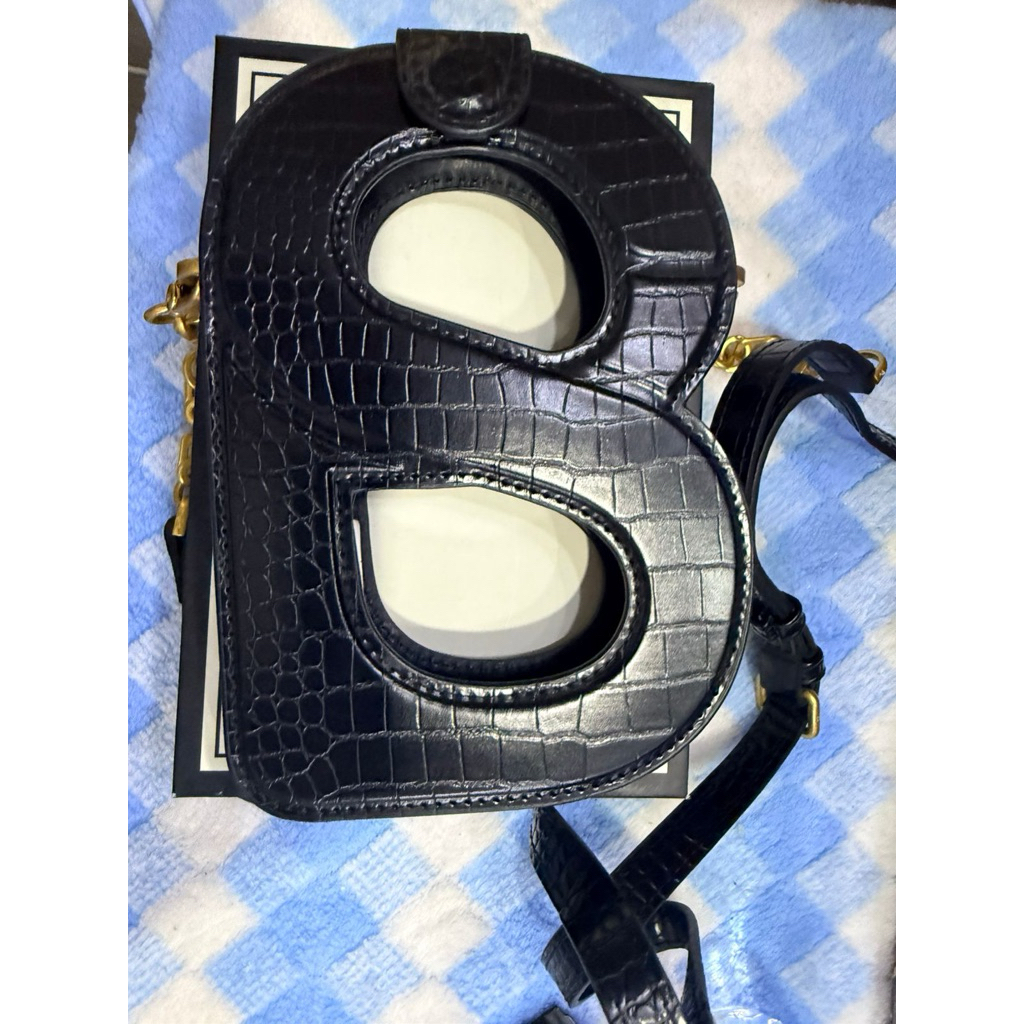 preloved holdme phone bag Buttonscarves