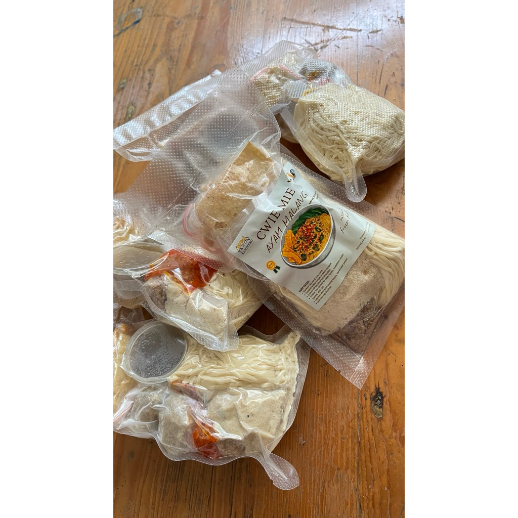 Cwie Mie Ayam Malang Frozen Instant Pedas Halal