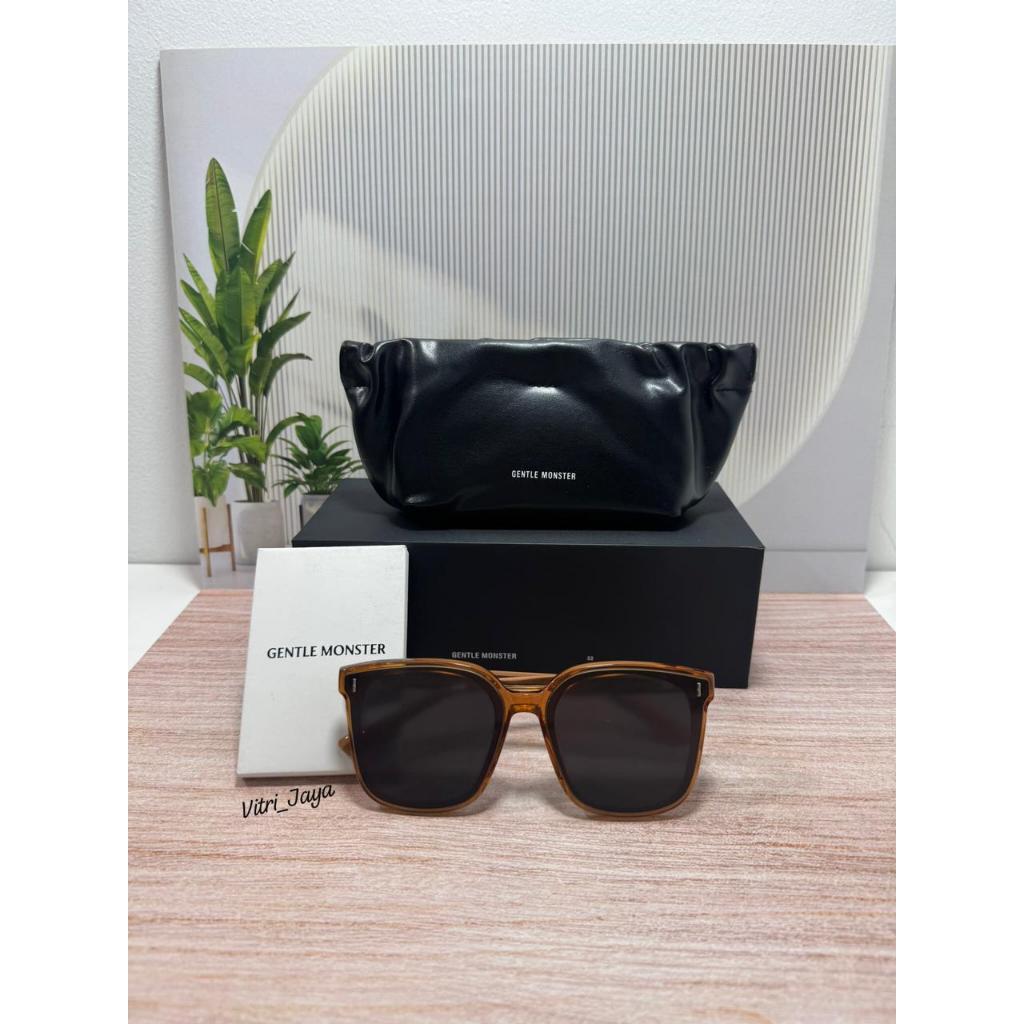 Kacamata GENTLE MONSTER FRIDA ROSE ORIGINAL dengan desain menarik dan elegan
