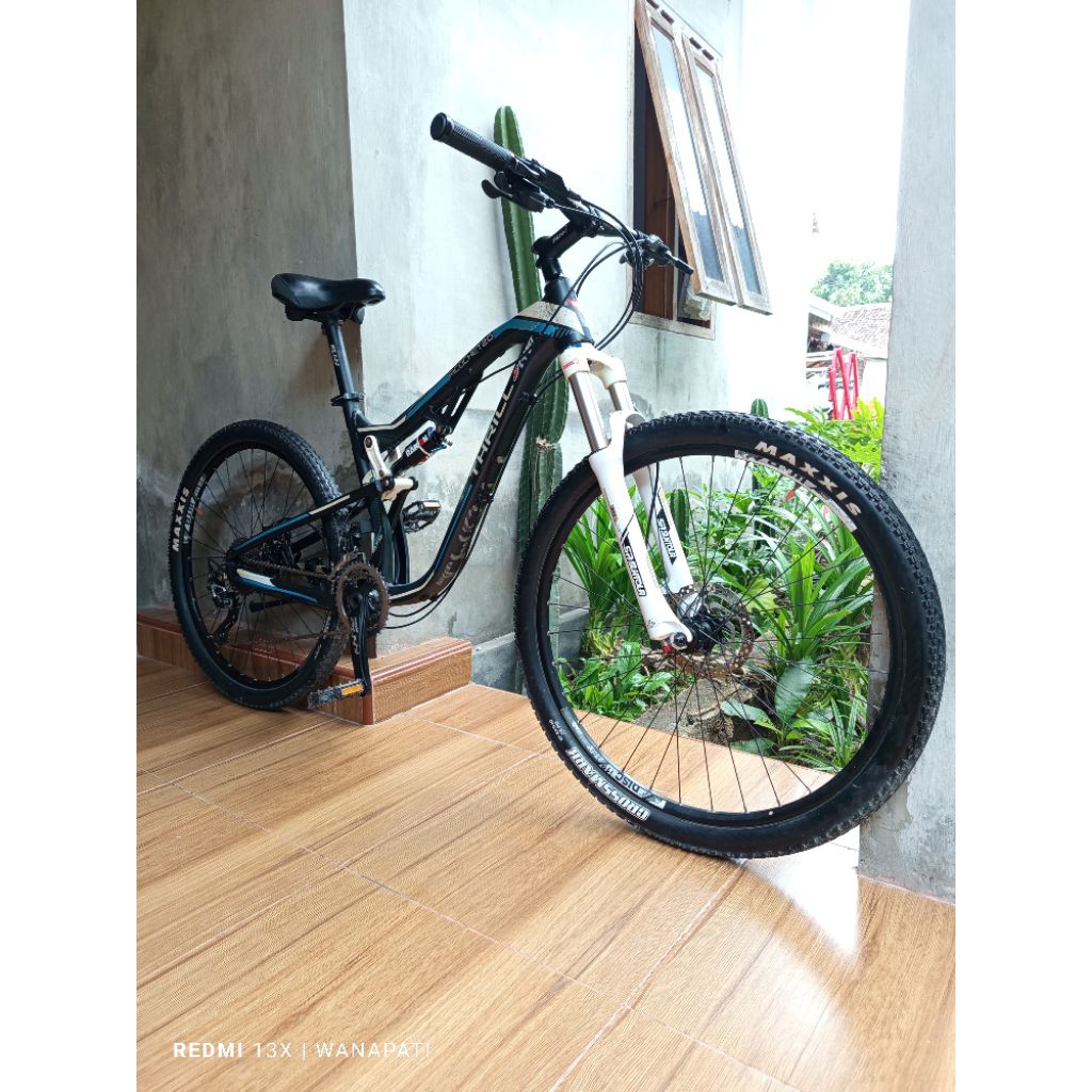 sepeda thrill ricochet 2.0