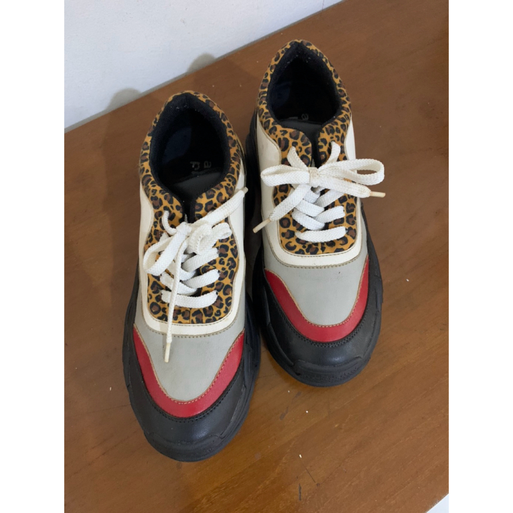 preloved adorable projects sepatu sneakers