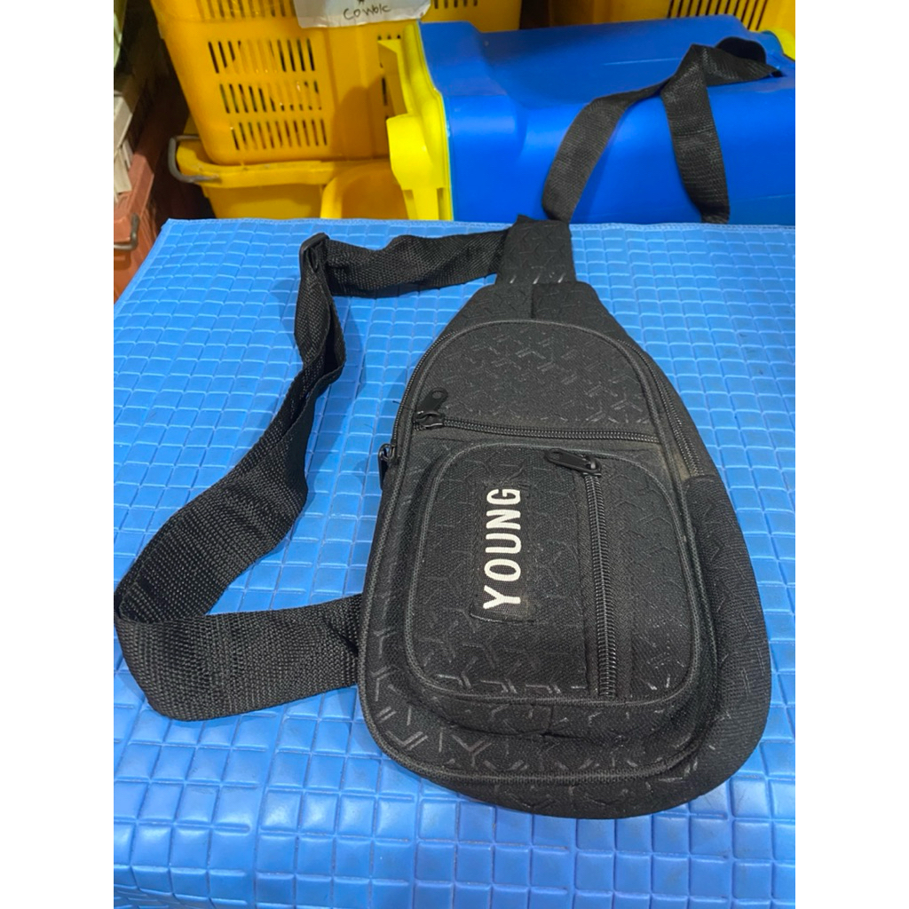PL tas selempang pria merek young  Ukuran panjang 30cm  lebar 16cm