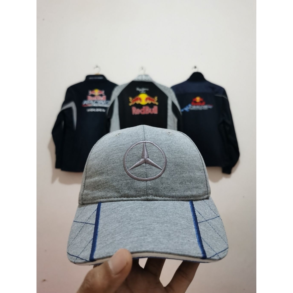 topi Mercedes-Benz