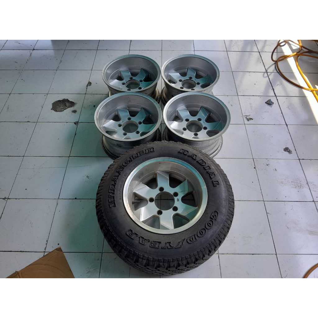 VELG MOBIL RACING JEEP RING 15 LEBAR 8 LUBANG BAUT PCD 5X139 PELEK SAJA 5 PCS PNP ESCUDO JIMNY KATAN