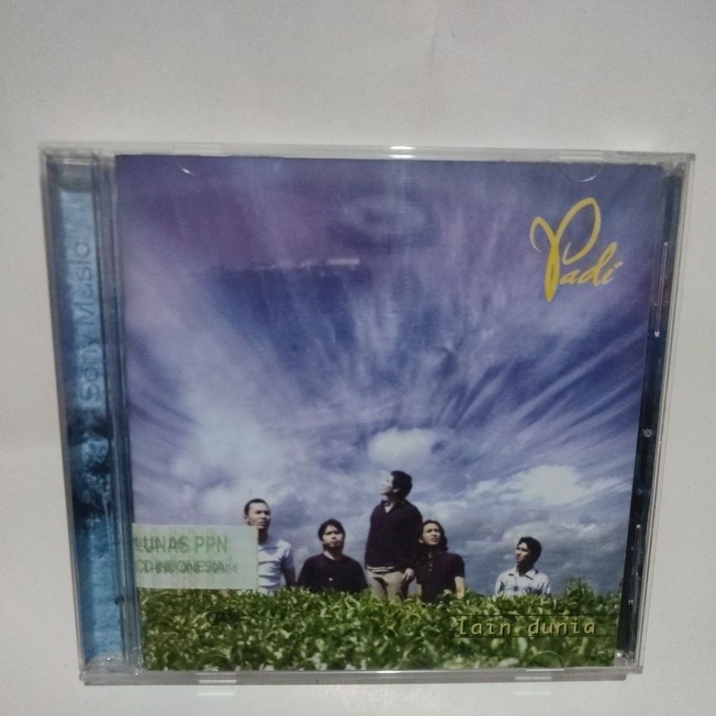 CD PADI LAIN DUNIA