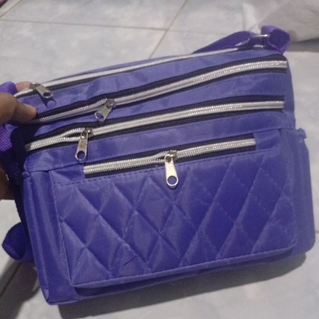 tas selempang banyak ruang