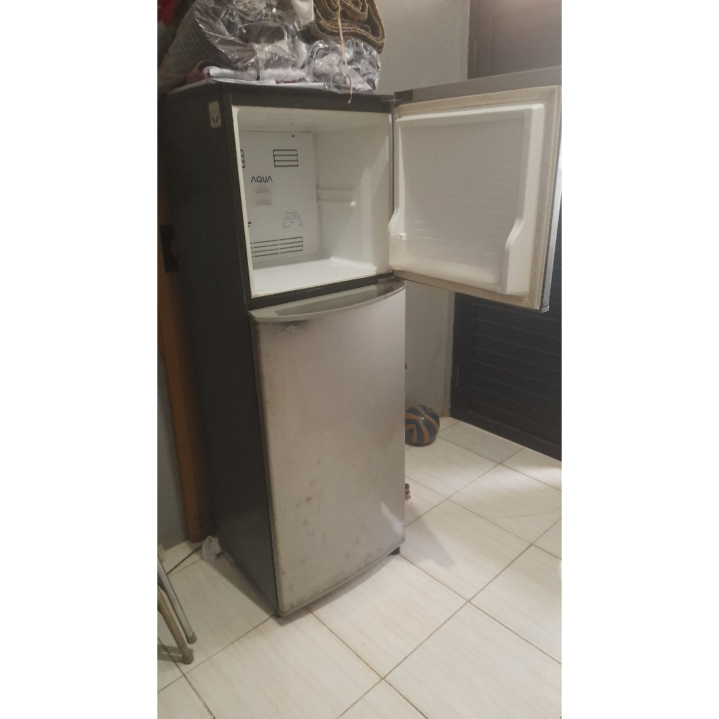 Kulkas dua pintu AQUA Original