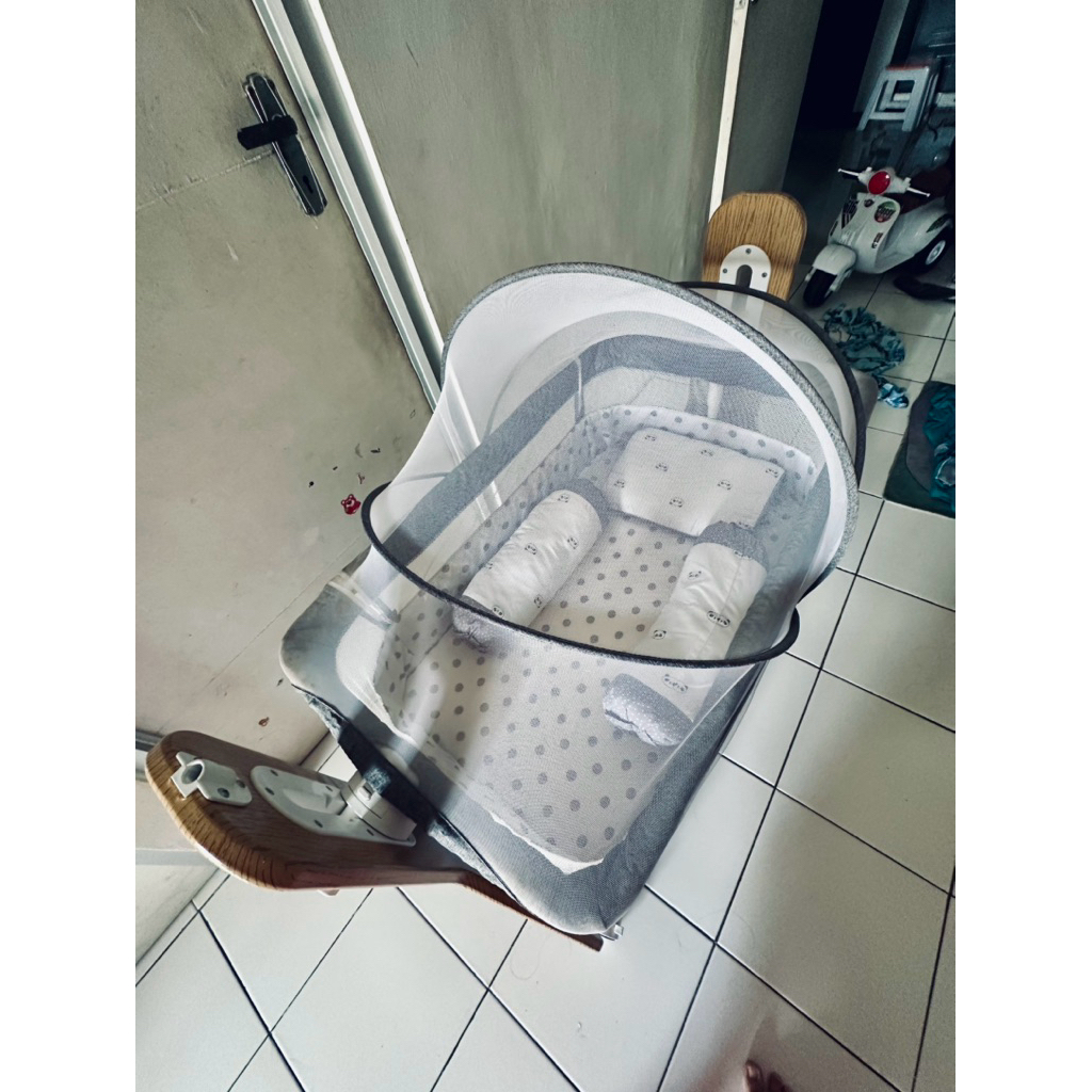 baby box babyelle novelty_preloved like new_bisa diayun, kayu pakai roda, aman