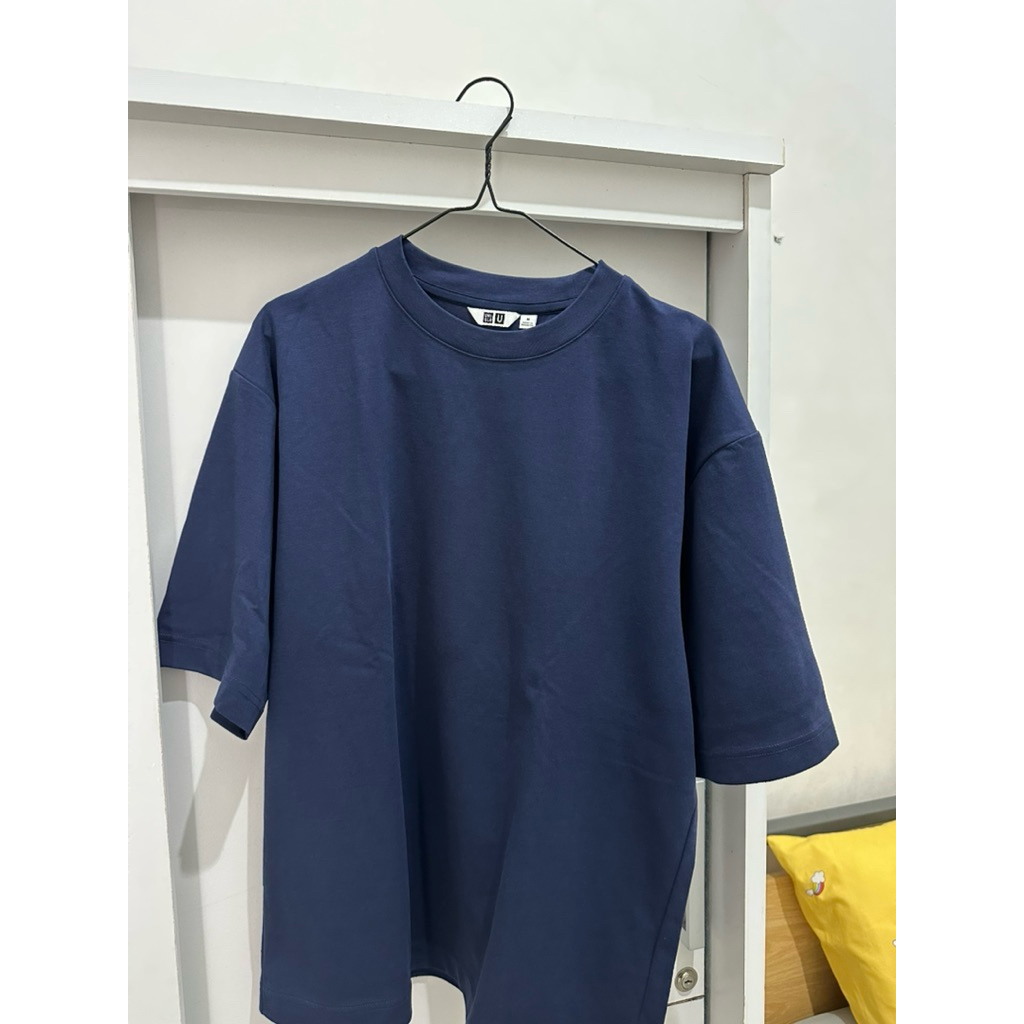 Kaos Airism Uniqlo Pria Ukuran M Navy Biru (New)