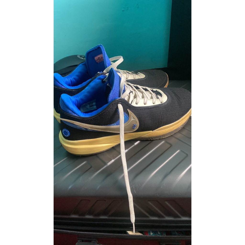 sepatu basket lebron 20