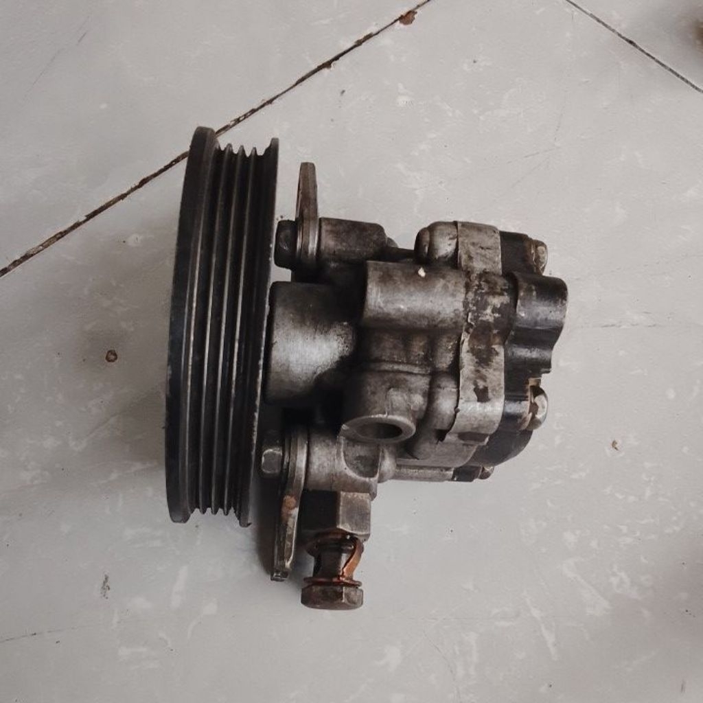 pompa power steering KIA Carens 1