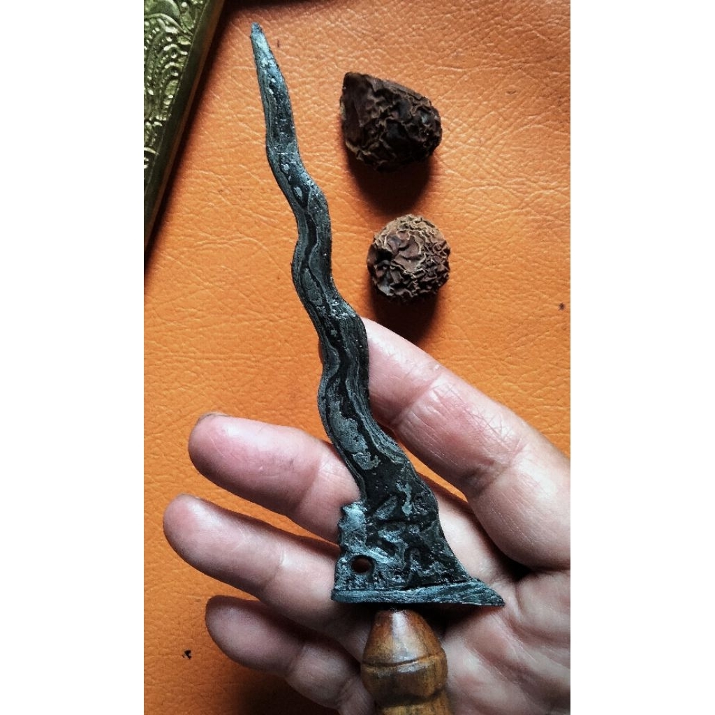 keris sepuh sejengkal nogo sri naga kikik luk 7 pitu lungan kebak pamor est madiun tersedia keris se