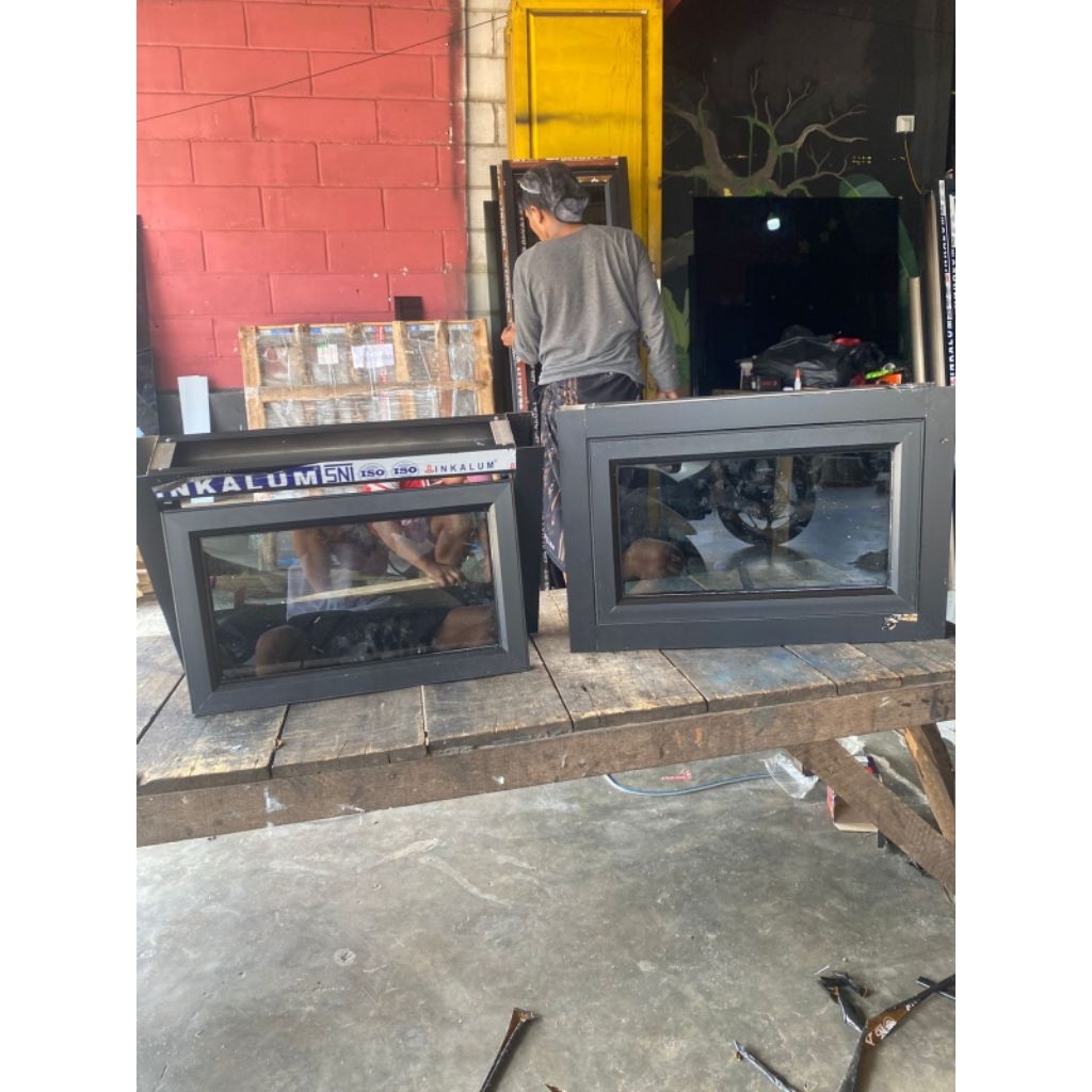jendela bovenly alumunium ukuran 60x40