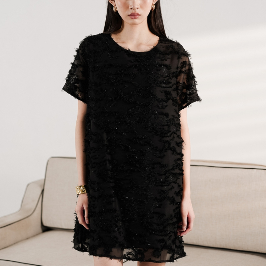 This Is April Enzy Midi Dress Textured Lengan Pendek Ivory dan Black Simply Look