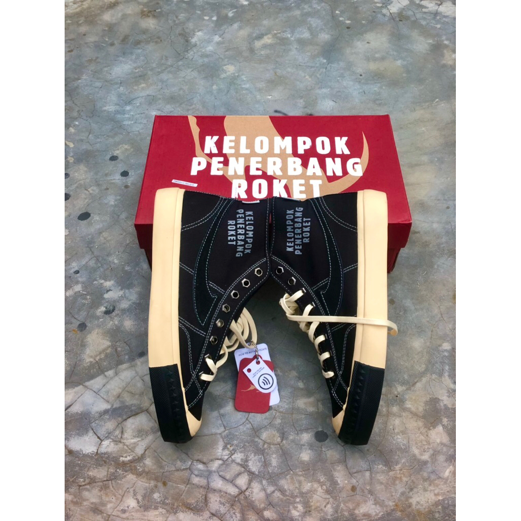 Sepatu Gazelle compass X kelompokPenerbangRoket HIGH compass kpr