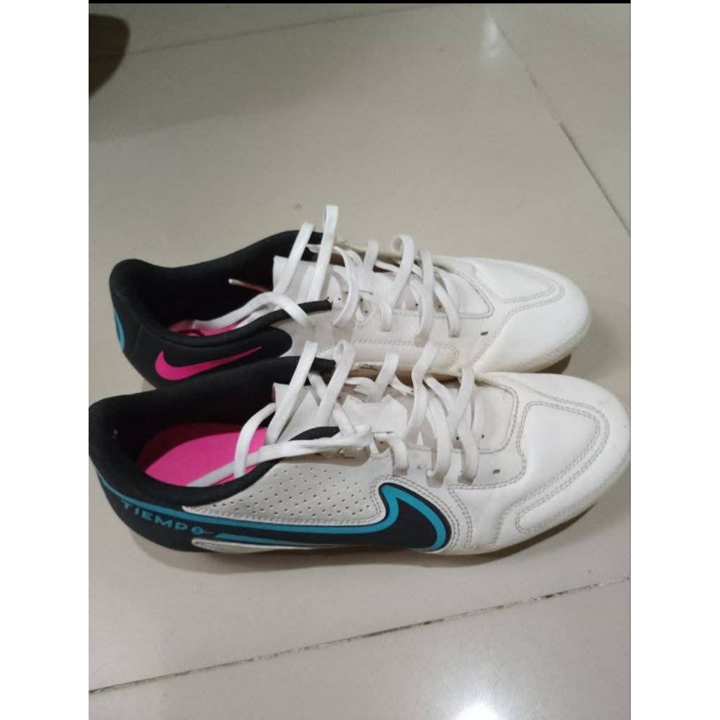 sepatu bola nike tiempo legend 9