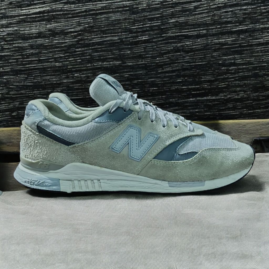 New Balance  840