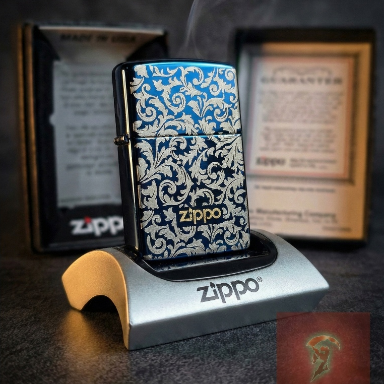 ZIPPO CLASSIC BLUE ICE BATIK MADE IN USA
