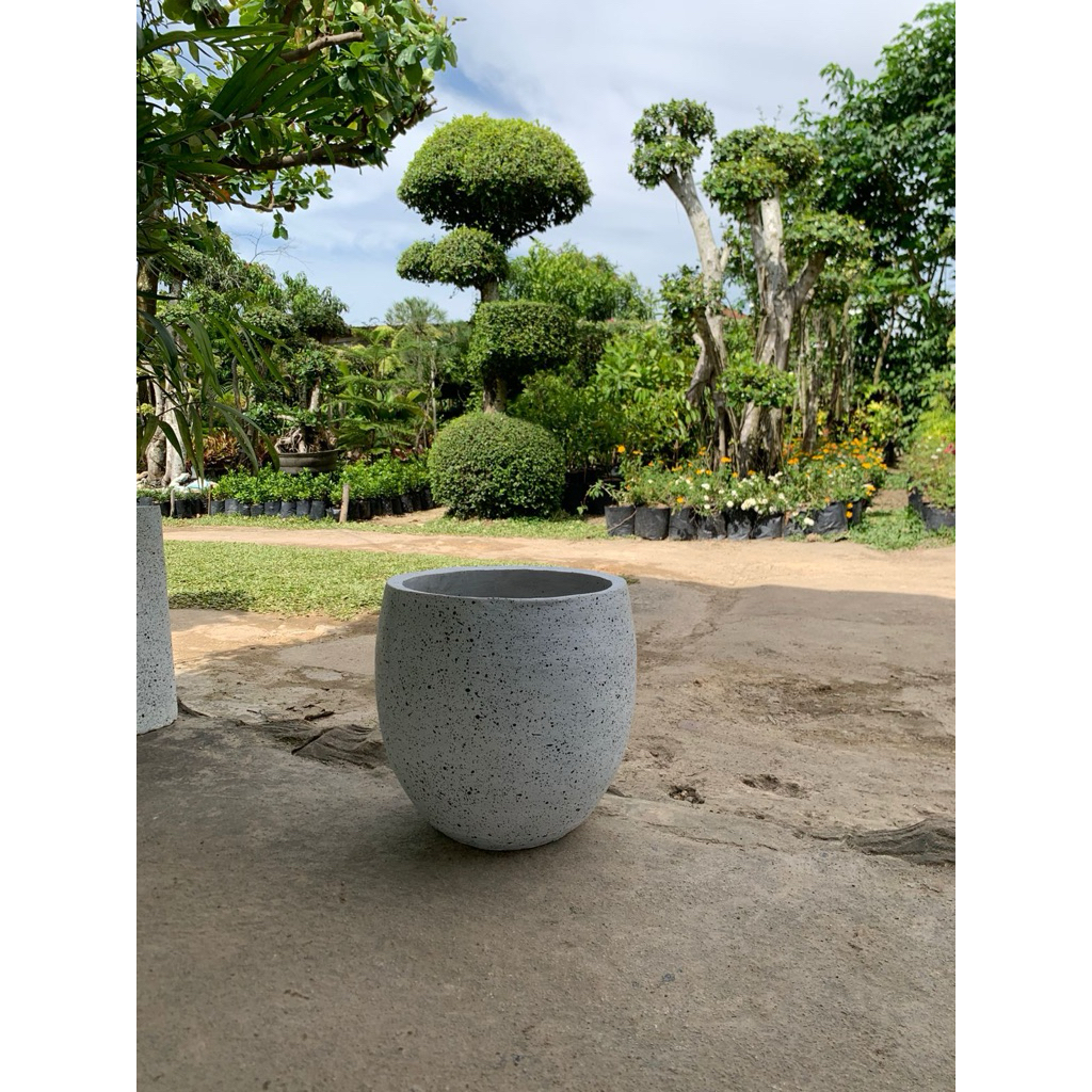 pot semen oval putih