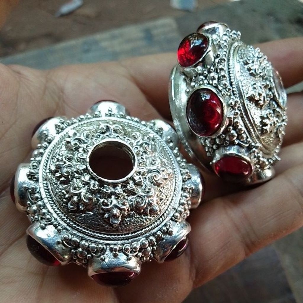 selut /mendak untuk handle keris bali