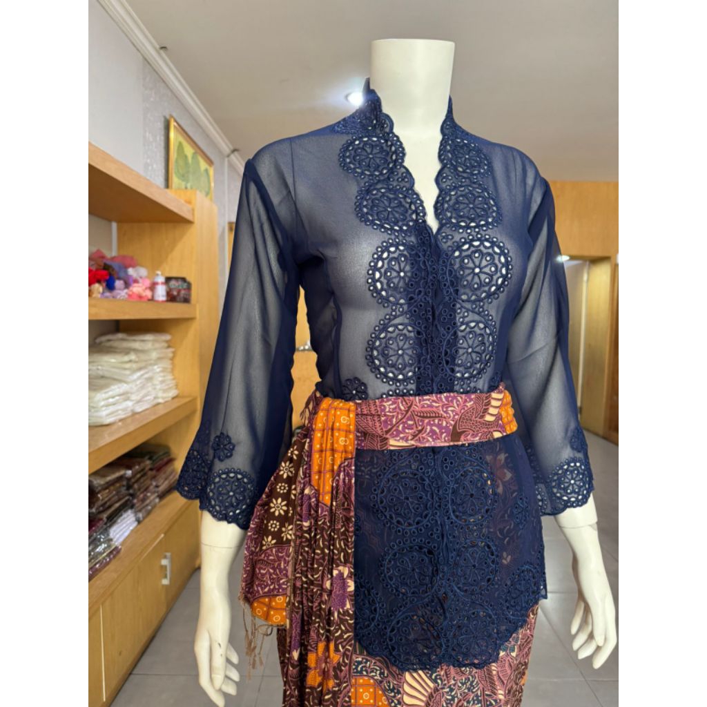 Kebaya bordir sifon motif roda