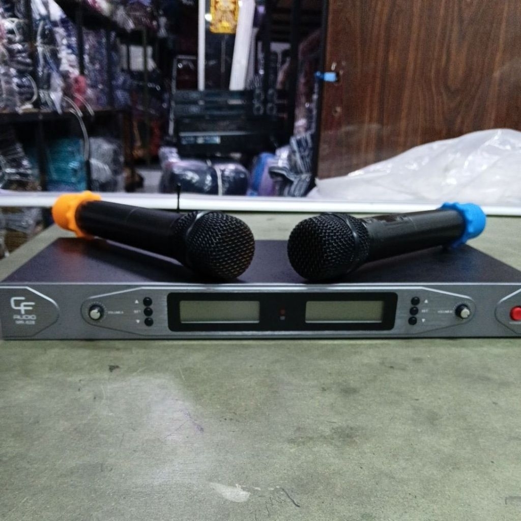 Mic wireless CF audio MR-828 2 handle seken bekas hidup nyala suara bagus sekali