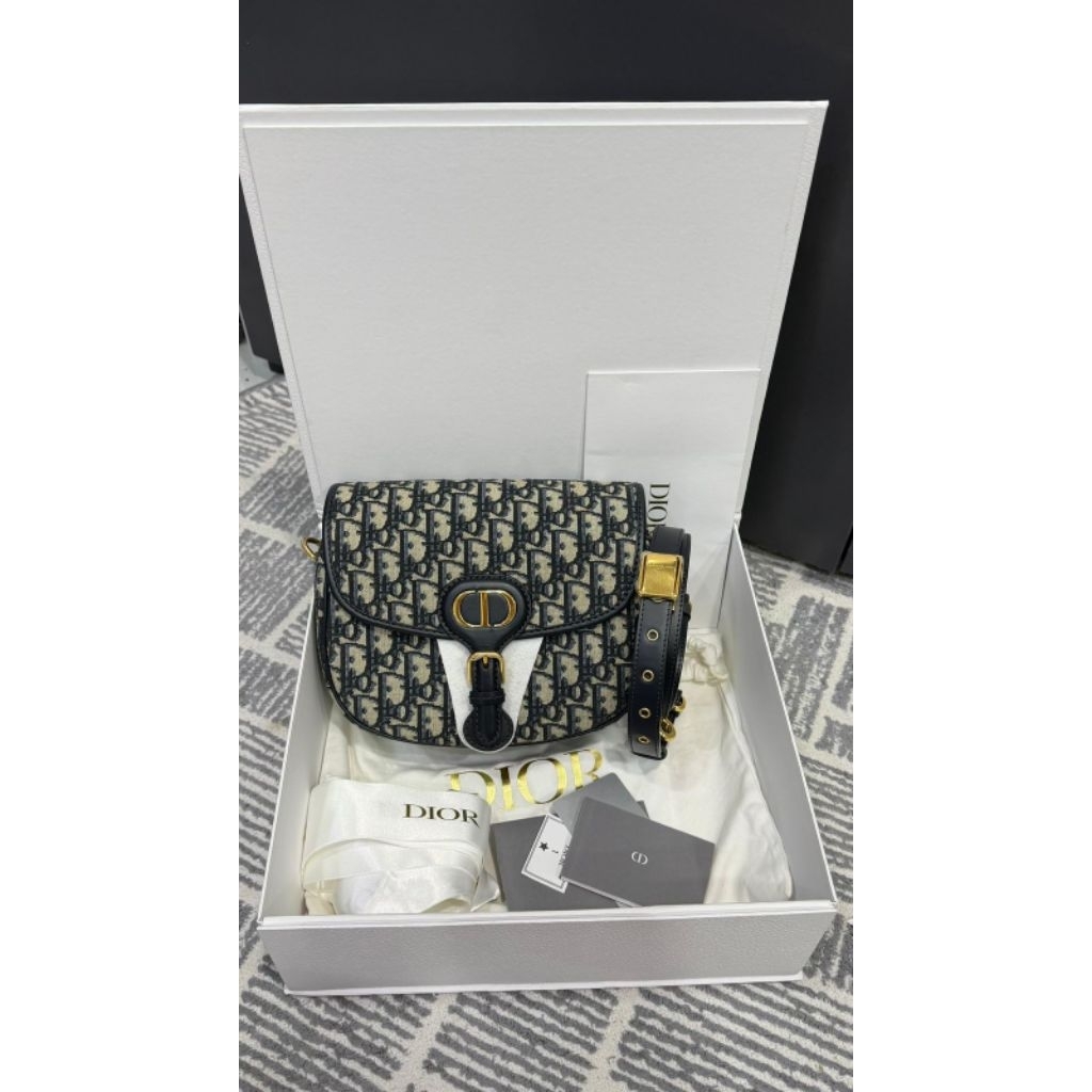 Ready Exellent bobby medium oblique rec store 2024 include dustbag, box, booklet,card 
Beberapa part