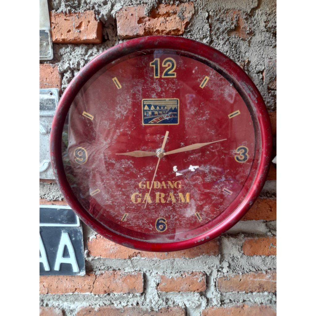 jam dinding jadul gudang garam