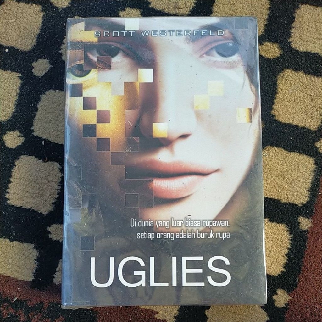 Novel Terjemahan SCOTT WESTERFELD - UGLIES