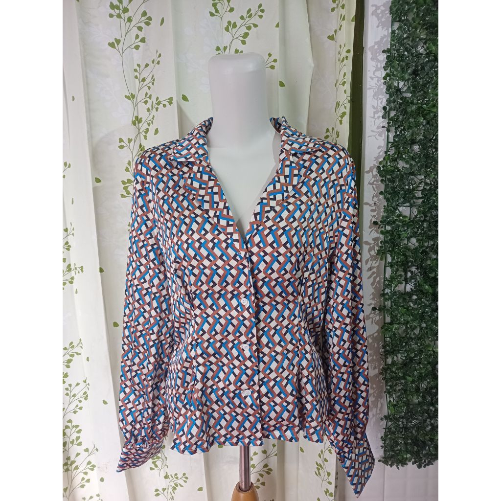 Blouse motif bahan satin wanita lengan panjang
