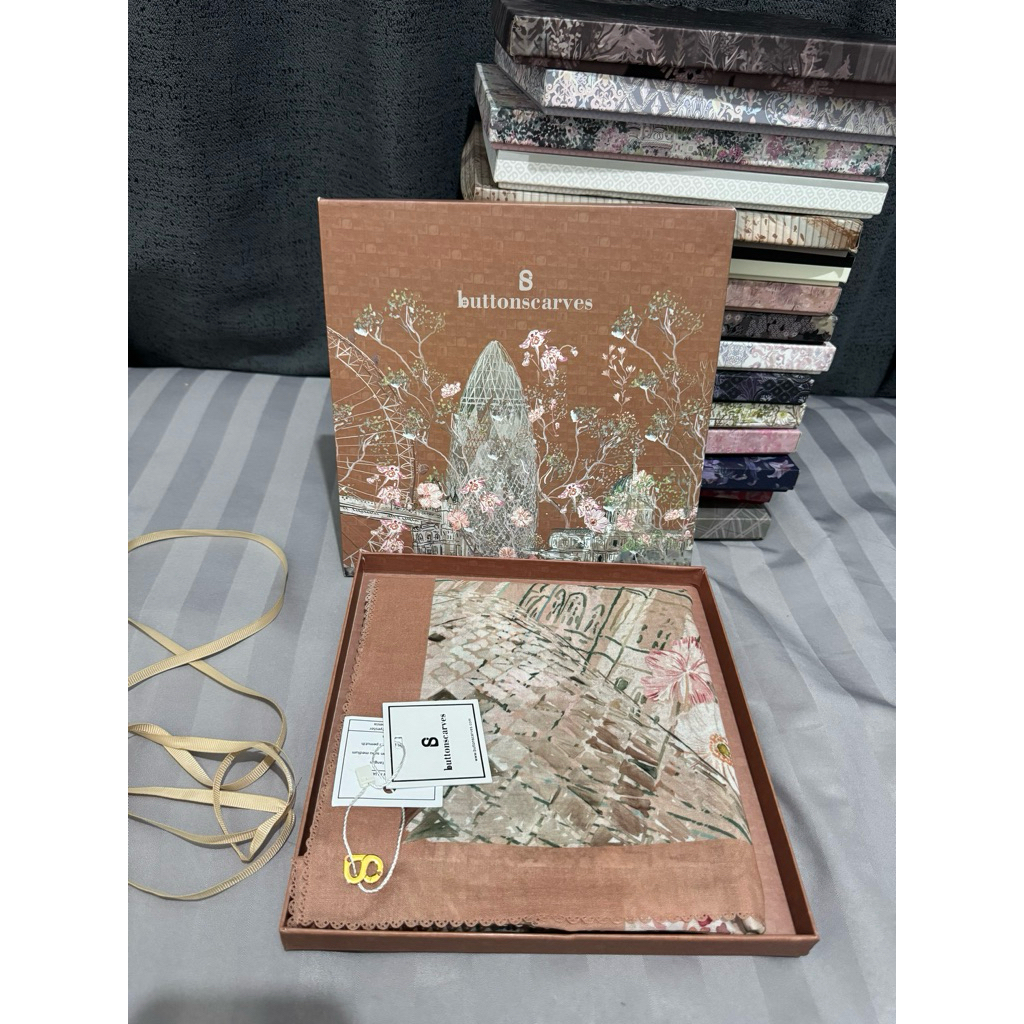 Buttonscarves British 1 brick voal XL