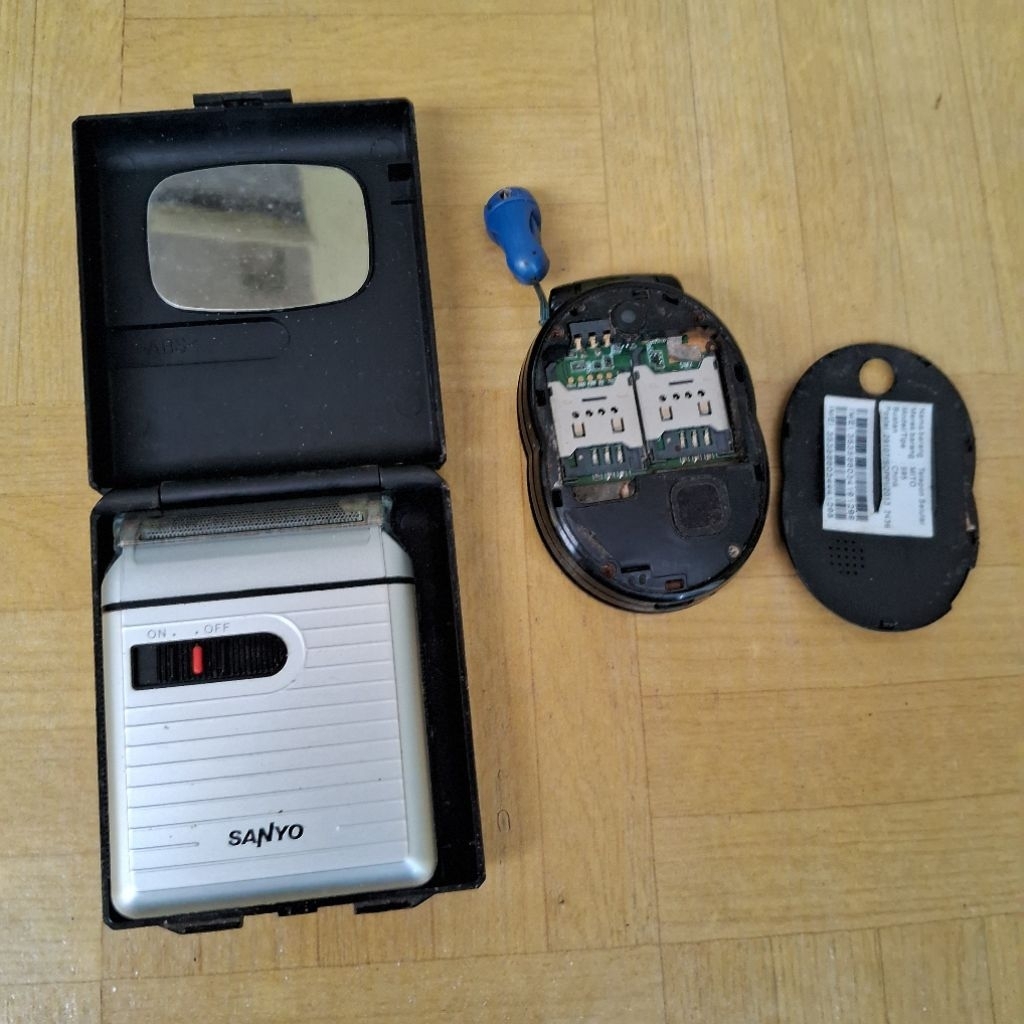 Elektronik jadul alat cukur japan dan mito