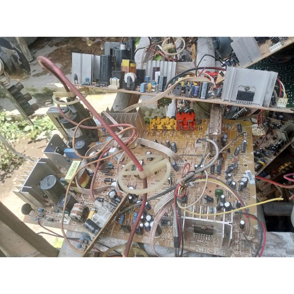 mesin tv Polytron slim 21inc bekas Mati model panjang