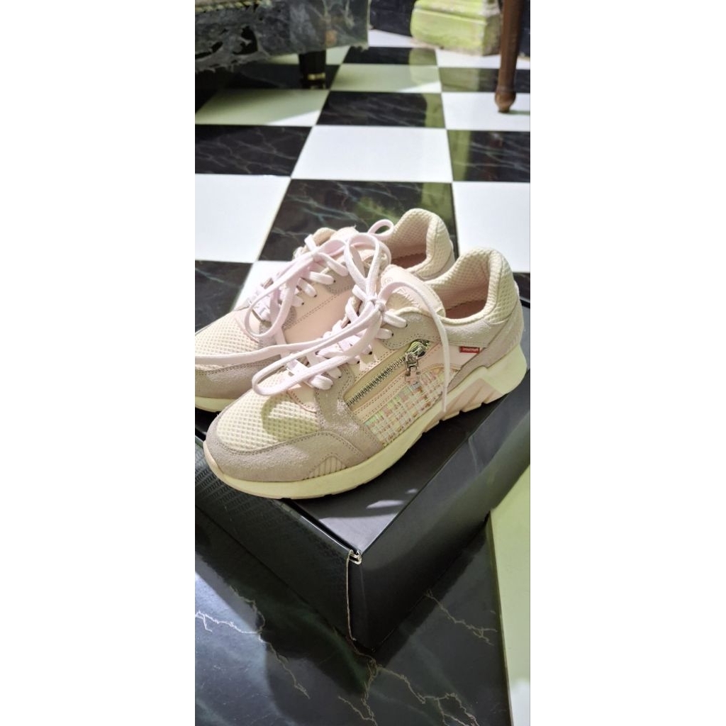 Preloved sepatu sneakypair