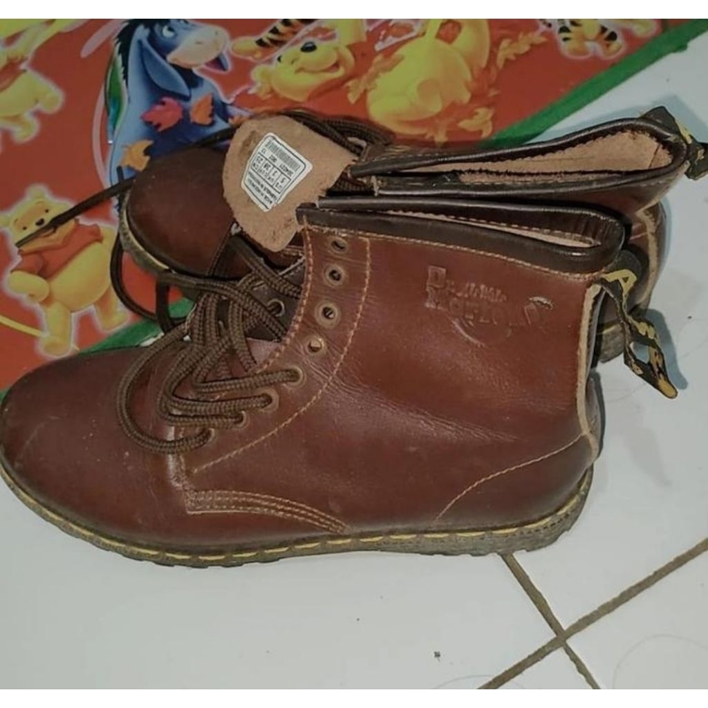 Preloved Sepatu wanita Docmart
