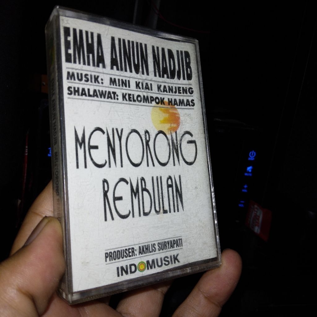 Kaset Emha Ainun Nadjib Menyorong Rembulan