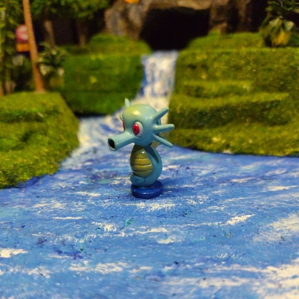 pokemon figure - horsea - Tomy