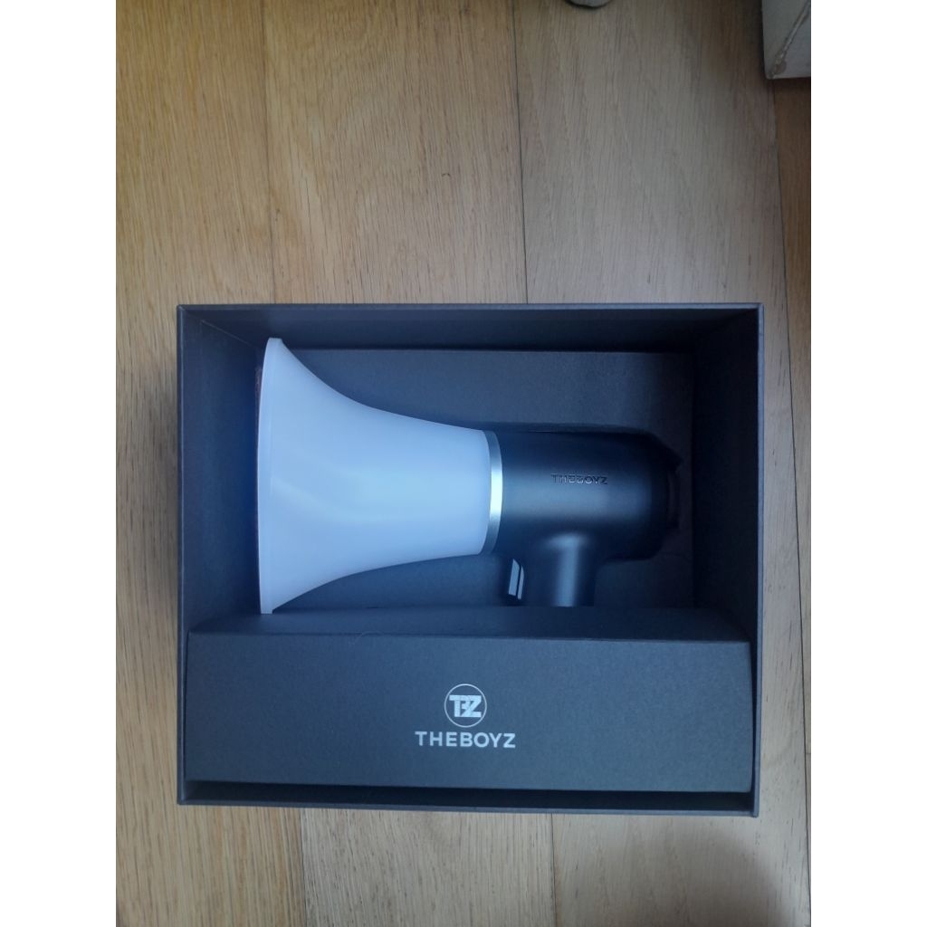 WTS OFFICIAL LIGHTSTICK THE BOYZ Ver. 1