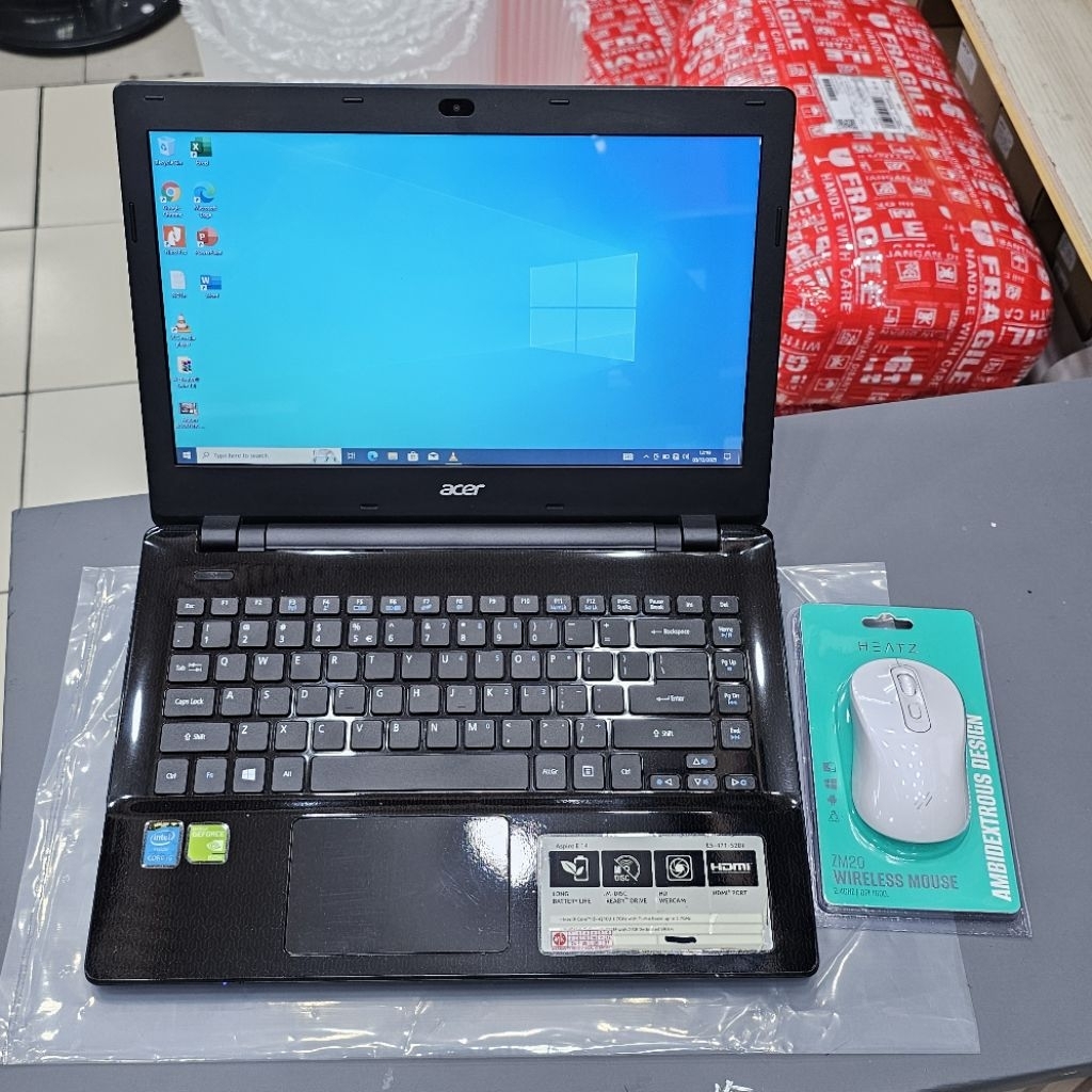 Laptop Acer Aspire 14 E5-471 CORE i5 RAM 16GB SSD 256GB DUAL VGA NVIDIA GEFORCE 820M 2GB Warna Hitam
