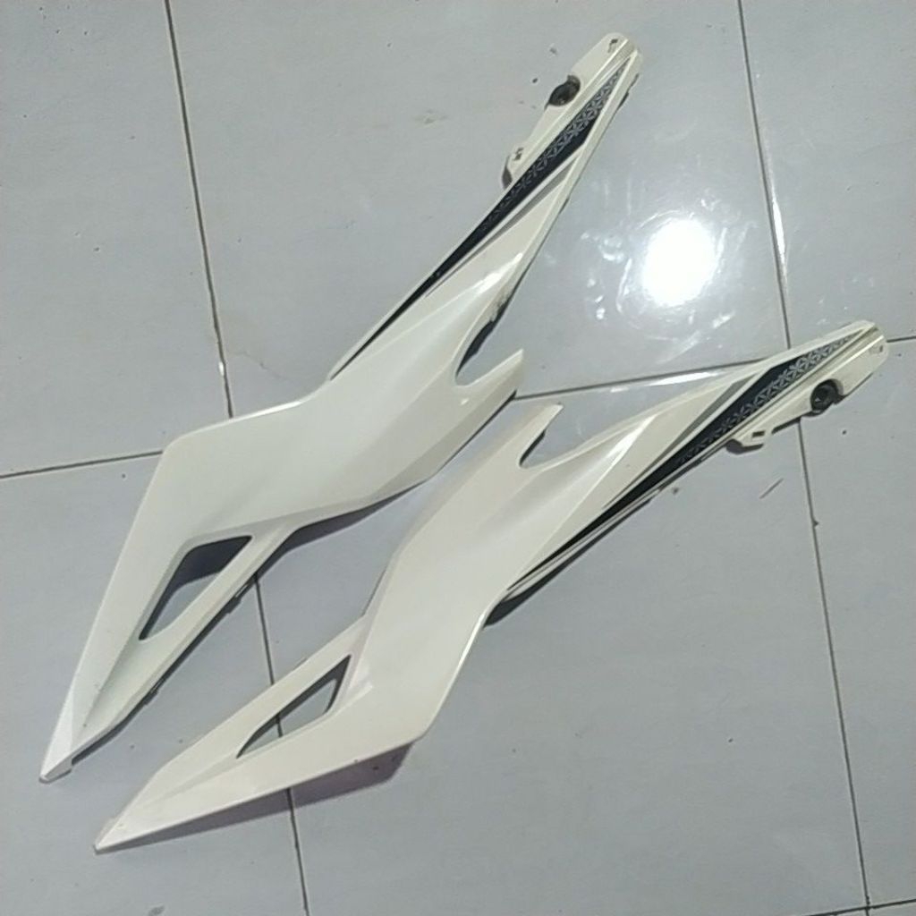 cover body belakang samping set kanan kiri Honda CBR 150R Sonic 150r led facelift original k45