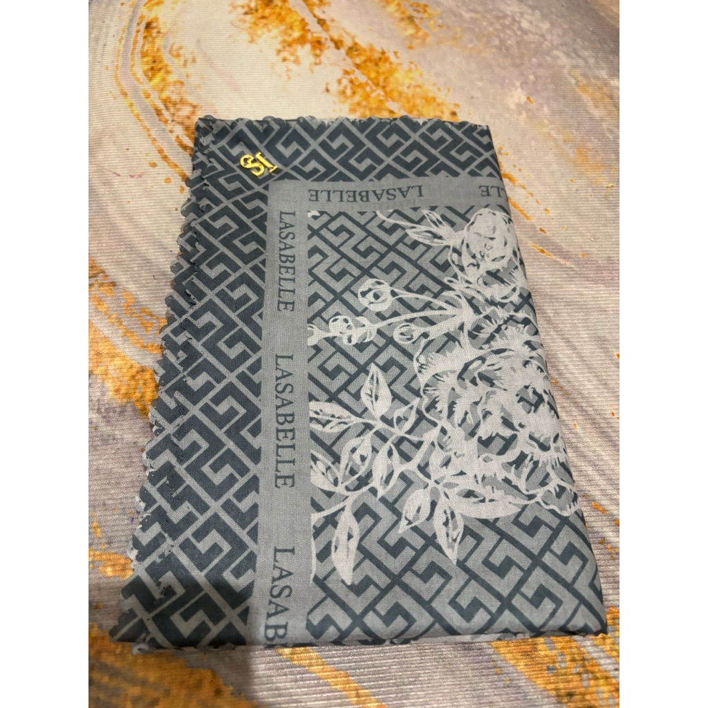 Preloved Scarf Lasabelle