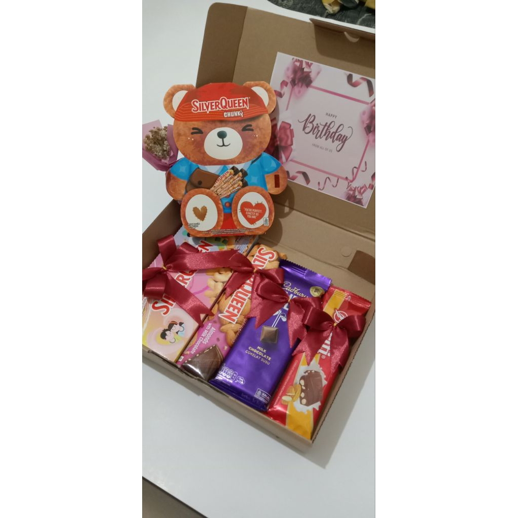 Gift box hadiah ulang tahun, valentine coklat Silverqueen